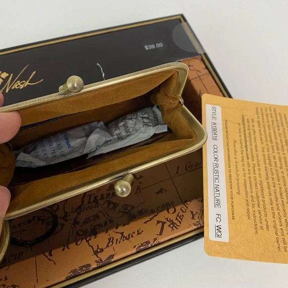 Nwt Patricia Nash coin purse - Picture 2 of 3